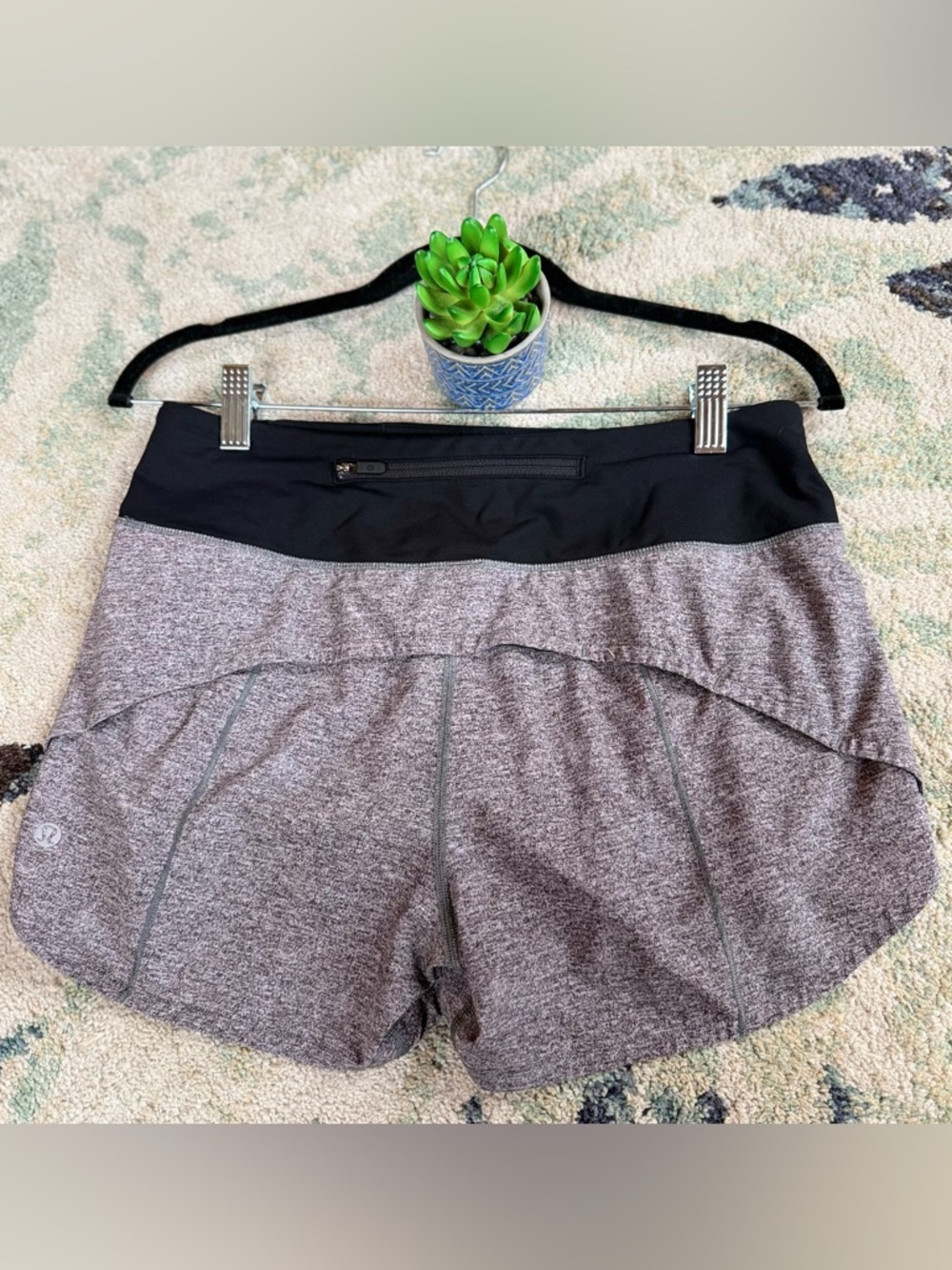 Lululemon Speed Up Run Short Long 4"
Heather Lux Multi Black / Black 6 TALL